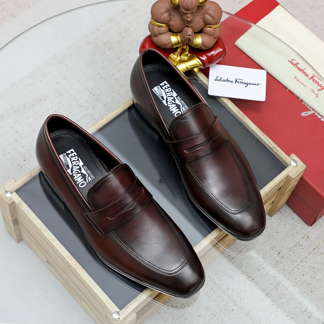 Men's shoes 💰460 🔥Ferragamo's new men's casual slip-on shoes🇨🇳Official website original 1:1 mold, original quality💯Fine workmanship, high-end luxury☘The upper is made of imported Italian first-layer cowhide🌴Luxurious water dyeing🐂Leather lining🍓Rubber wear-resistant and non-slip outsole, breathable and comfortable to wear🍍The first choice for high-grade men, 5 colors available! Code number 38-44 (45.46. Customized)